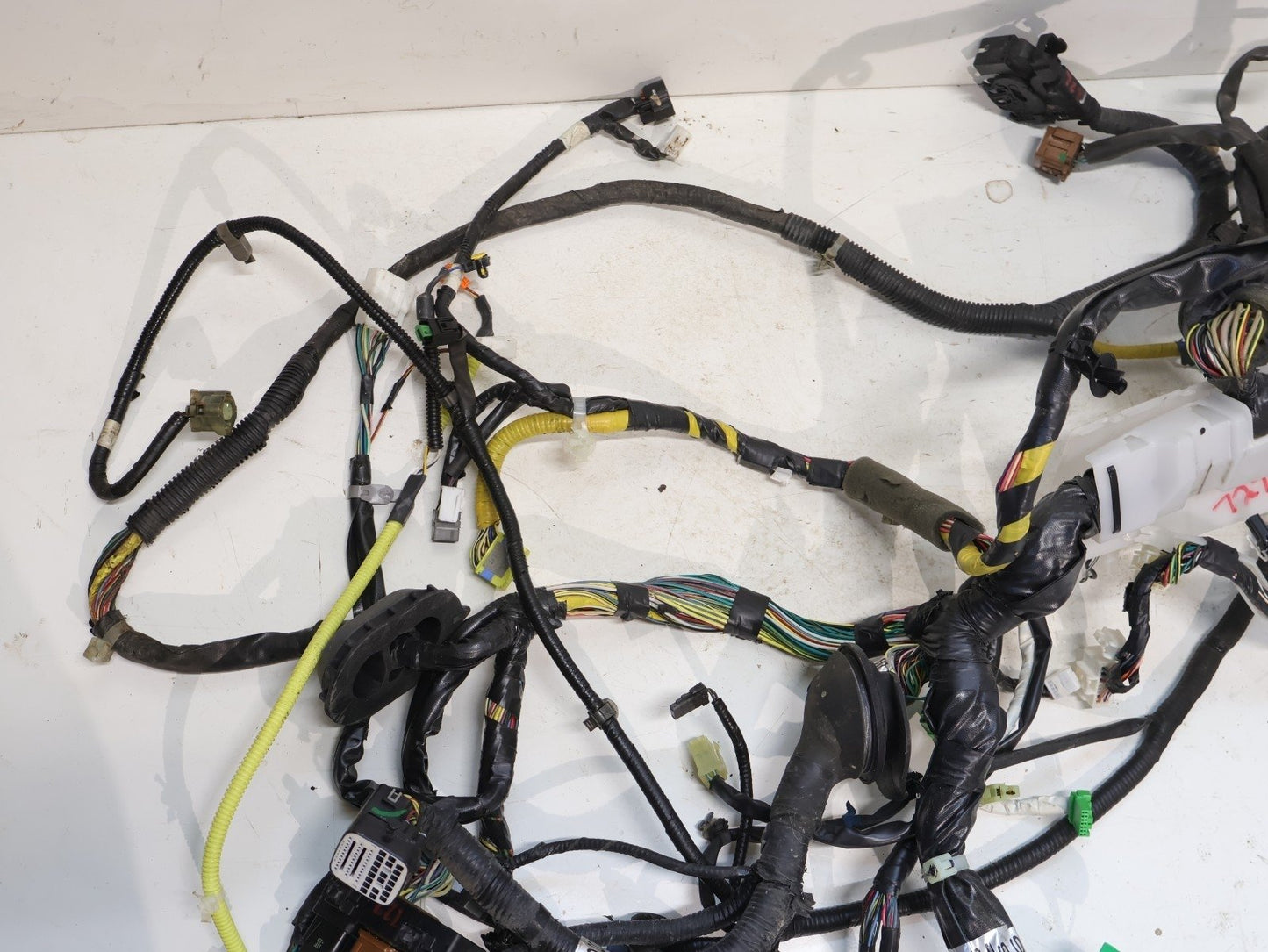 2005 Subaru Legacy GT Sedan Bulkhead Wiring Harness Dash Main Center 81402AG05A