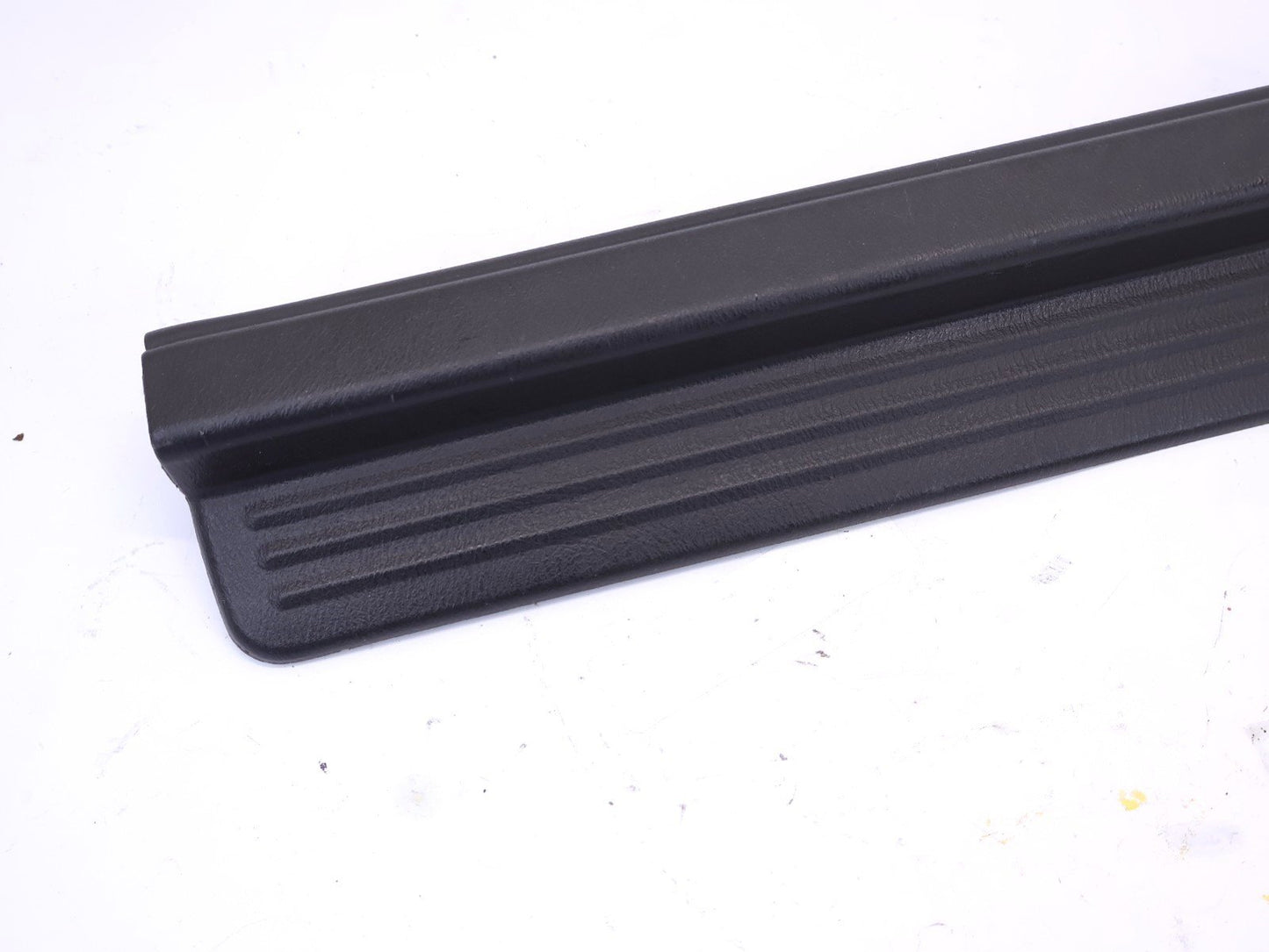 2002-2007 Subaru Impreza WRX Passenger Front Door Sill Scuff Step Panel Trim RH