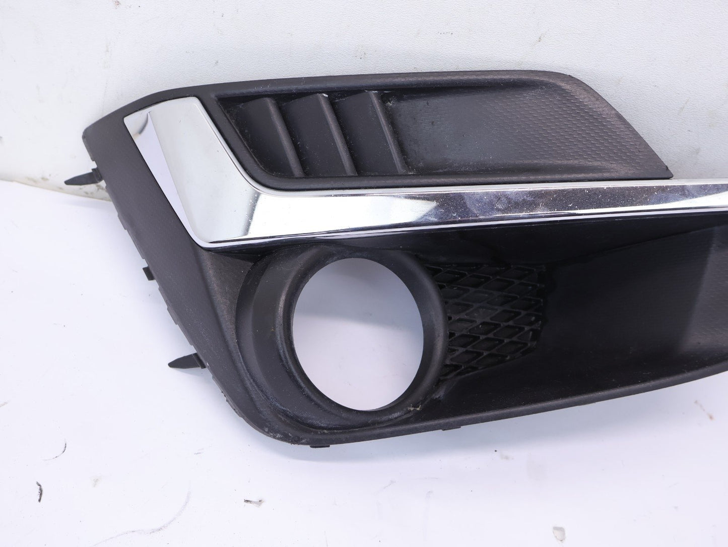 2015-2016 Subaru Impreza Passenger Fog Light Lamp Cover 57731FJ280 RH Right OEM