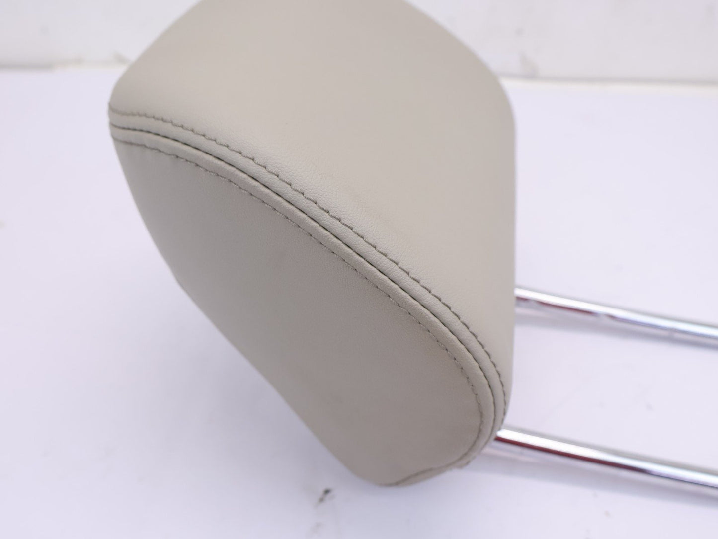 2012-2016 Subaru Impreza 2.0L Front Seat Headrest Head Rest Leather OEM Right RH