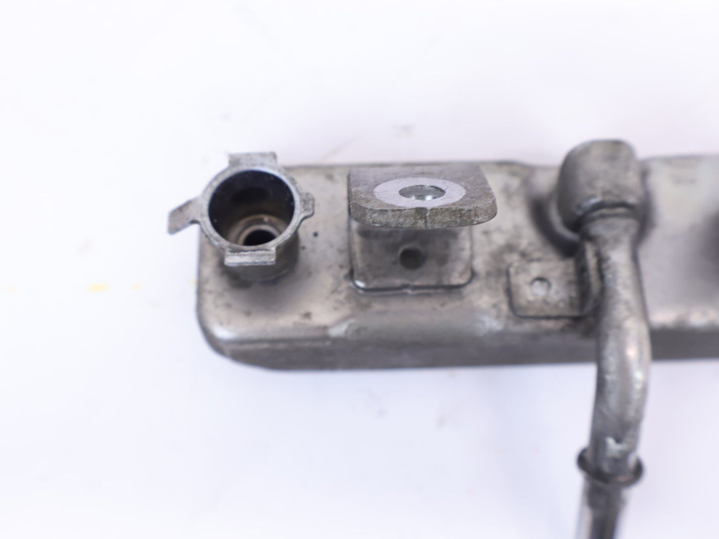 2012-2016 Subaru Impreza 2.0L Fuel Injector Rail Pipe Mount LH or RH Side OEM