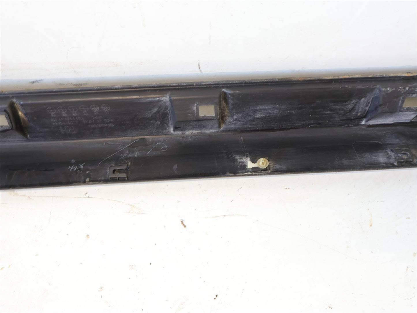 2013-2017 Subaru Crosstrek Passenger Side Skirt Bottom Rocker Right 91112FJ141