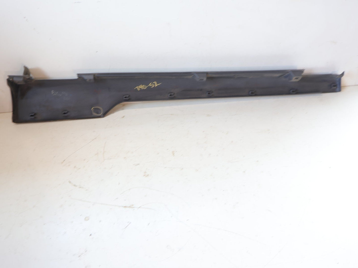 2011-2015 Honda CR-Z Passenger Side Skirt TAB MISSING Bottom Rocker RH Right OEM