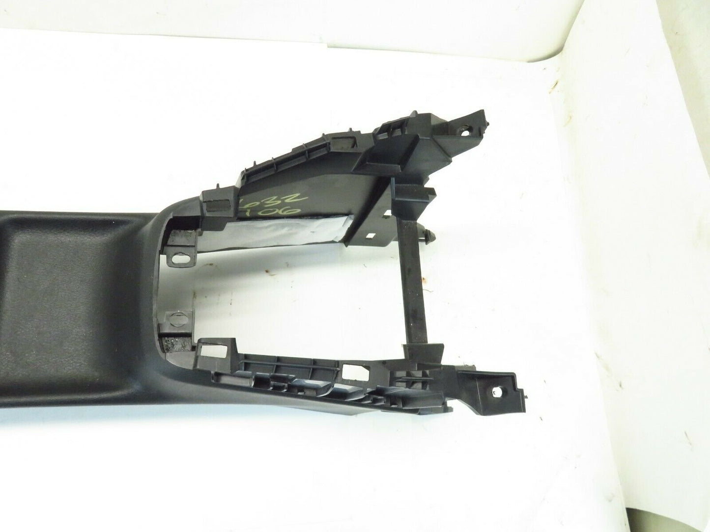 2018-2019 Nissan Kicks Center Console Assembly Cup Holder for Auto Trans 18-19