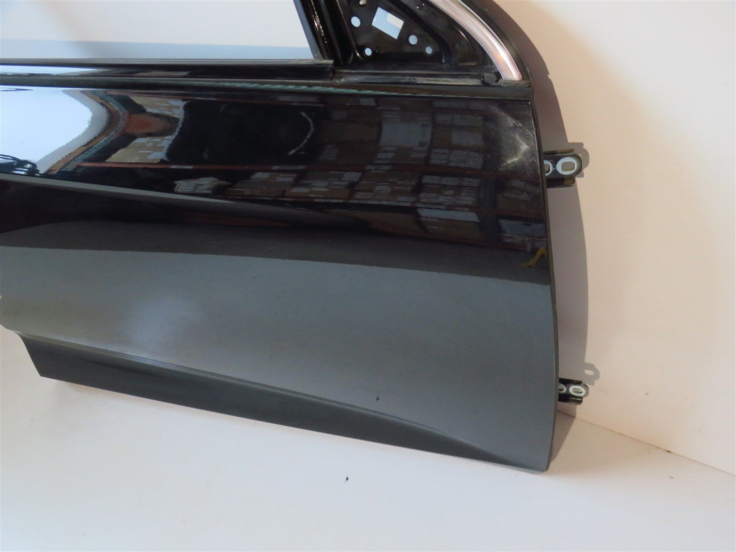 2018-2019 Buick Regal TOURX Passenger Front Door RH Side Shell OEM 18-19