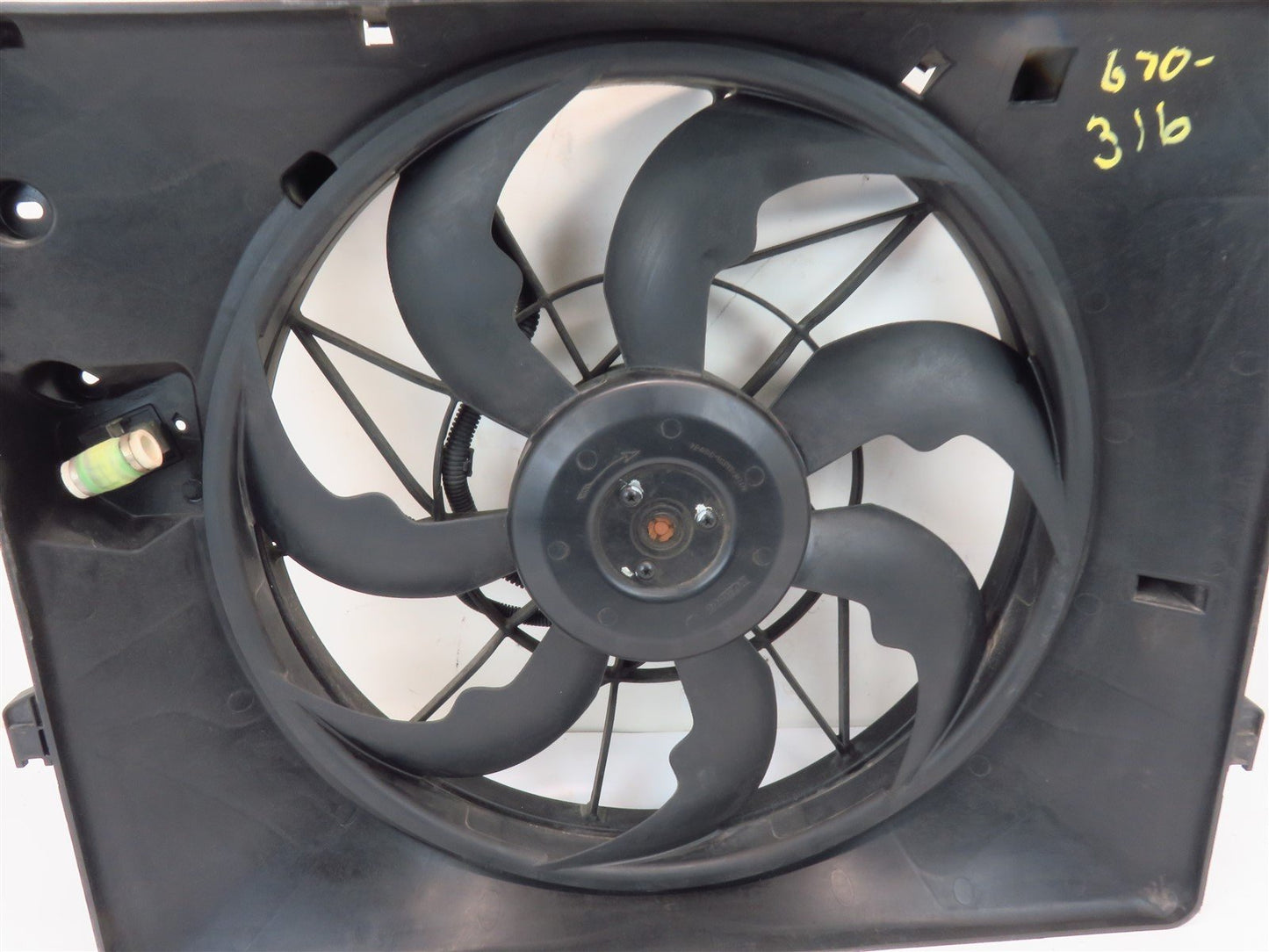 2013-2016 Hyundai Genesis COUPE Radiator Fan Motor Assembly 3.8L OEM 13-16